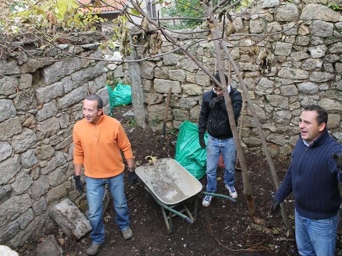 Via i rifiuti dal centro, ci pensano i giovani 