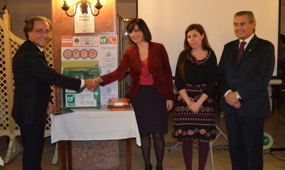 Bondeno, il Lions dona un defibrillatore