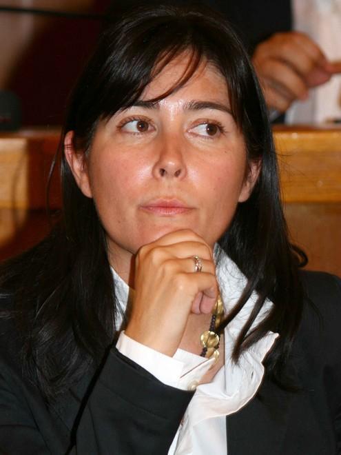 «Materne allo Stato». «Già fatto, grazie» 