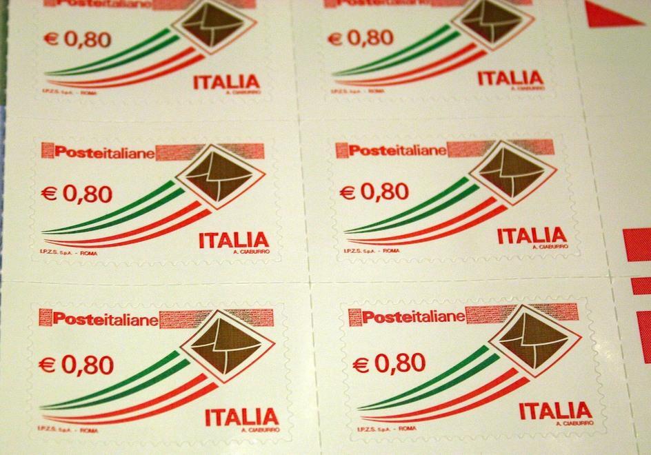 Cresce l’affrancatura postale, solito pasticcio 