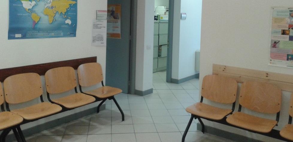 «Vaccino sicuro». Ma l’utenza sta a casa 