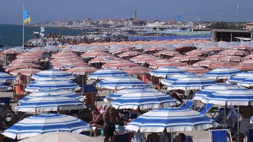 Massa Carrara, stabilimenti balneari all’asta nel 2017? Fanno paure le indiscrezioni sul disegno di legge del Pd