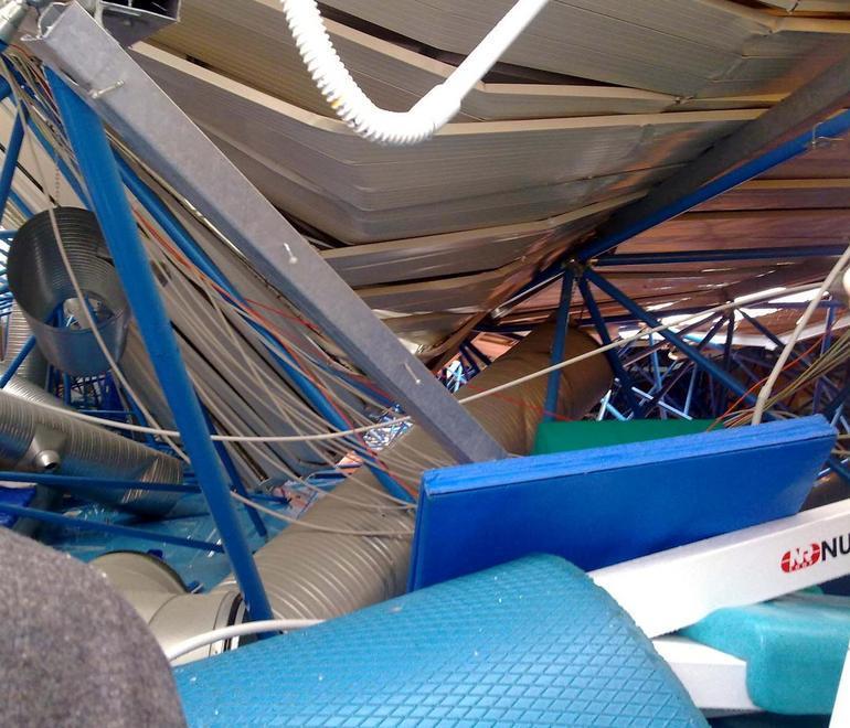 Palasport, tenuta del tetto tre volte sotto la norma 