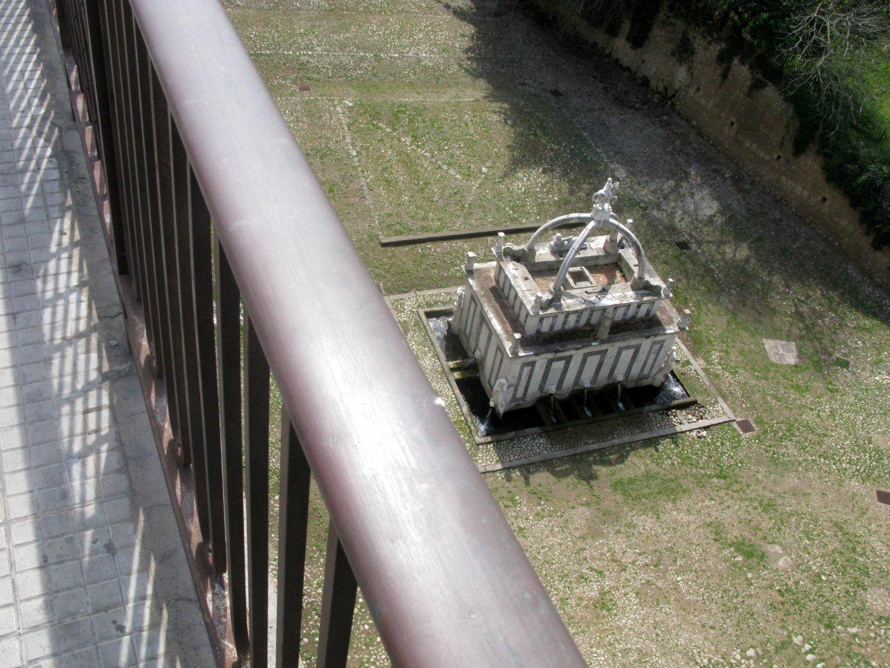 La fontana di Rosello vista dal ponte