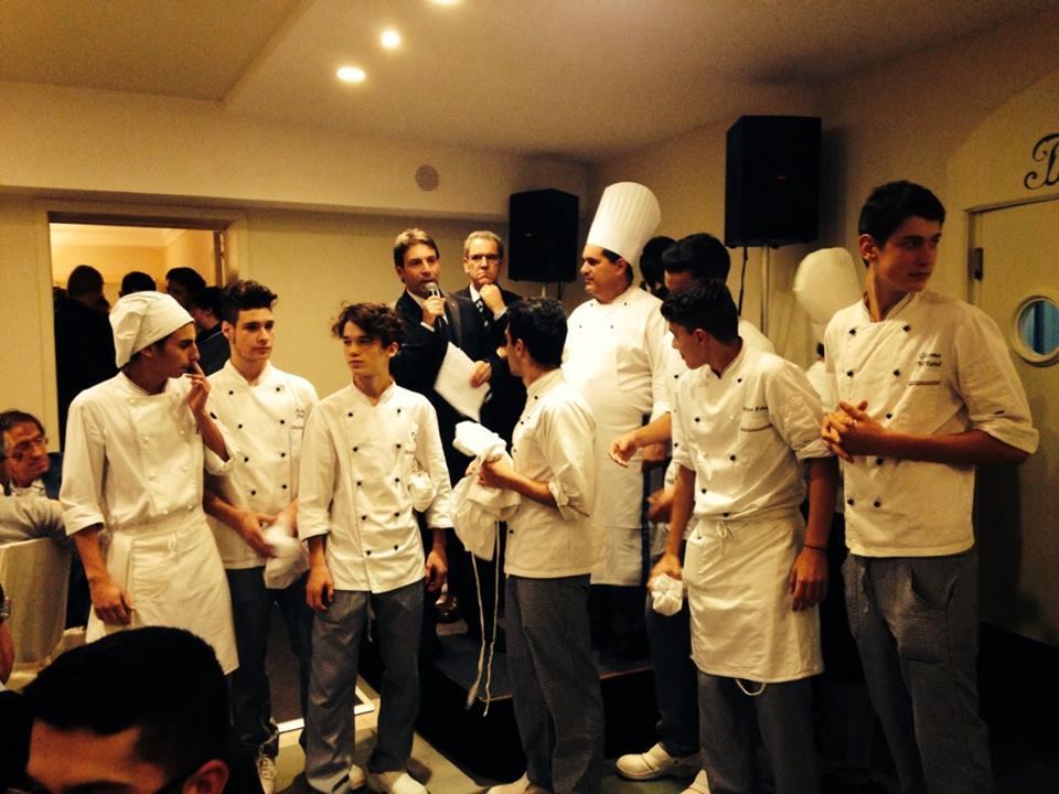Un gruppo di giovani cuochi
