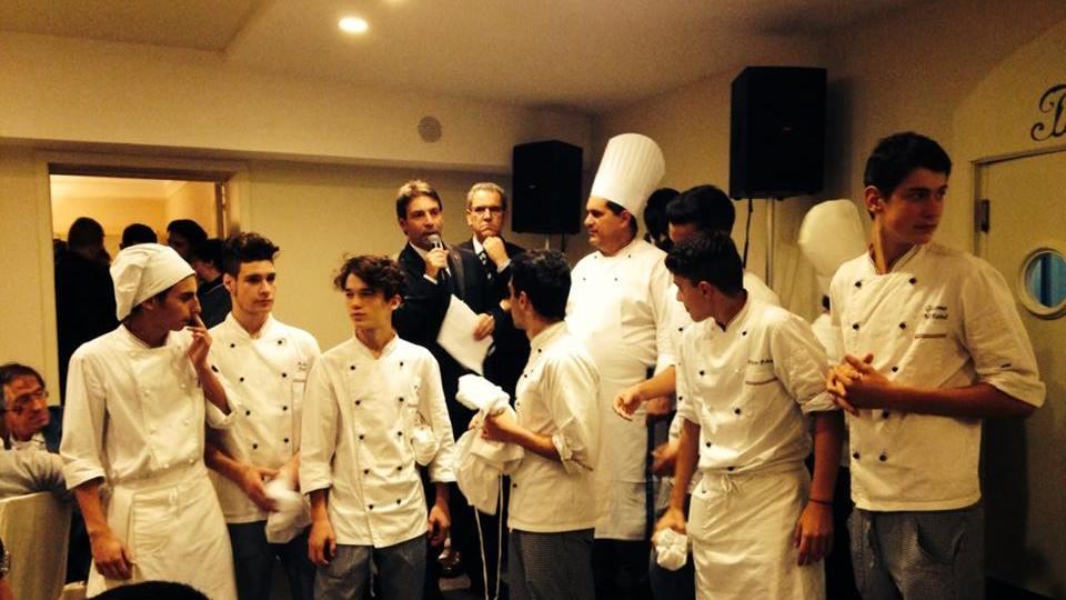 Un gruppo di giovani cuochi
