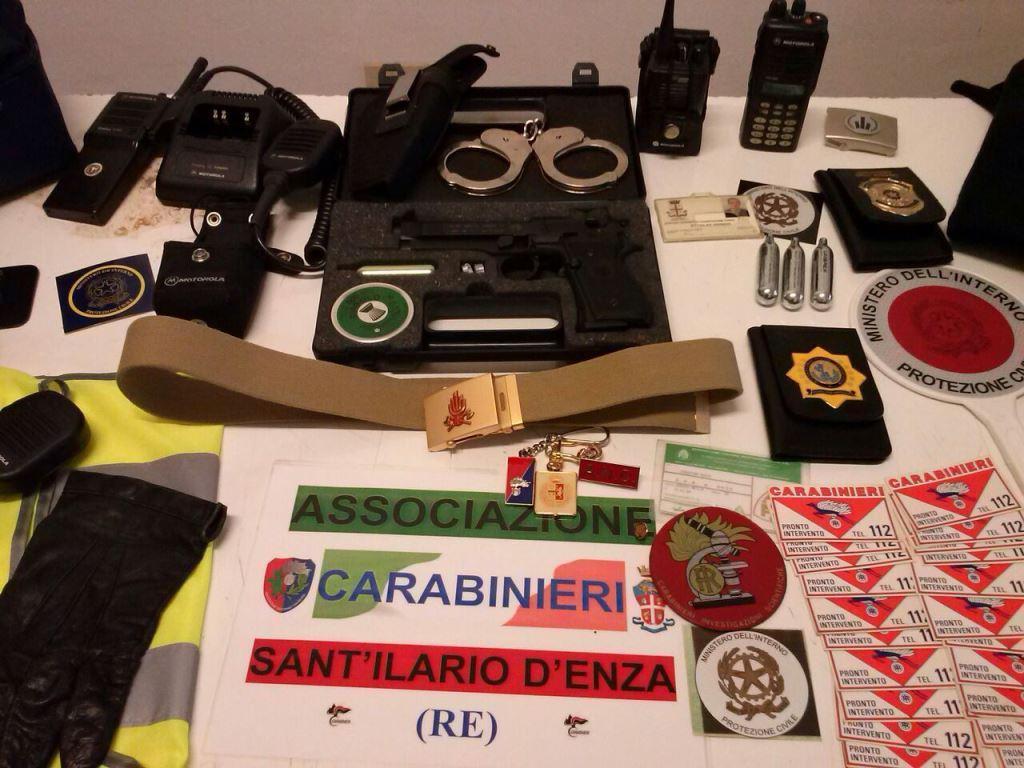 Aveva in casa armi e distintivi falsi delle forze dell'ordine: arrestato