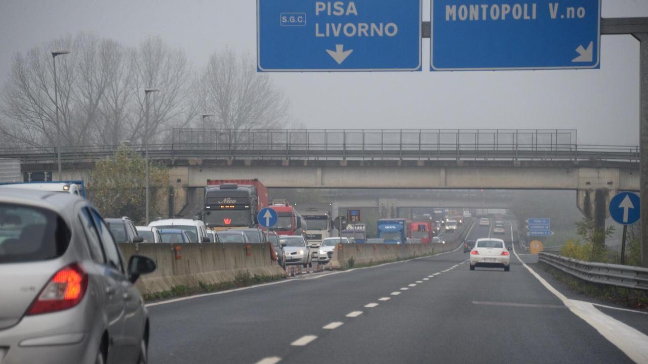 Un'immagine della strada Firenze-Pisa-Livorno (foto Franco Silvi)