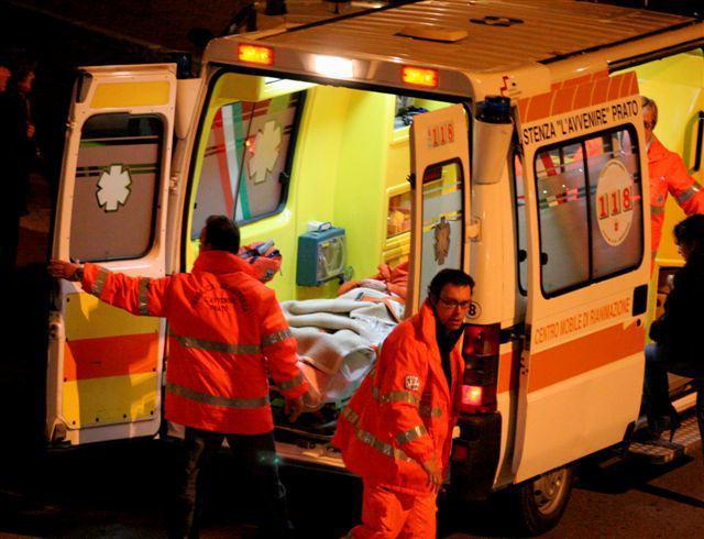 L'equipe medica di un'ambulanza del 118