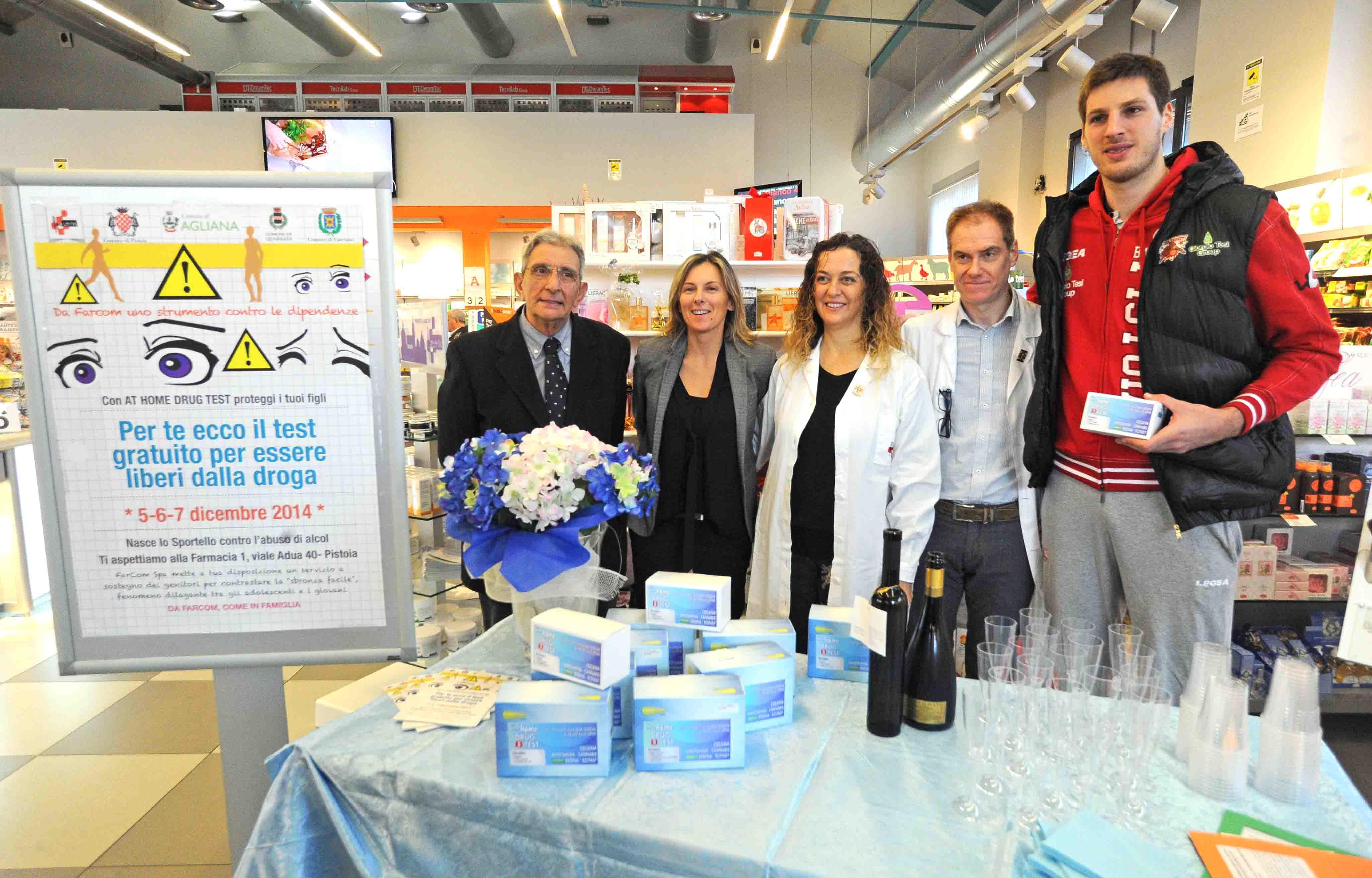 La presentazione del kit At home drug test (Foto Gori)