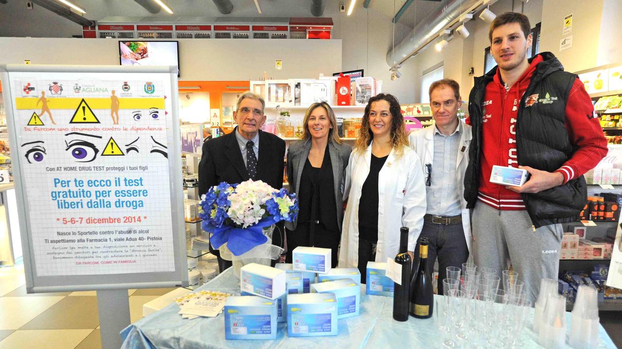La presentazione del kit At home drug test (Foto Gori)