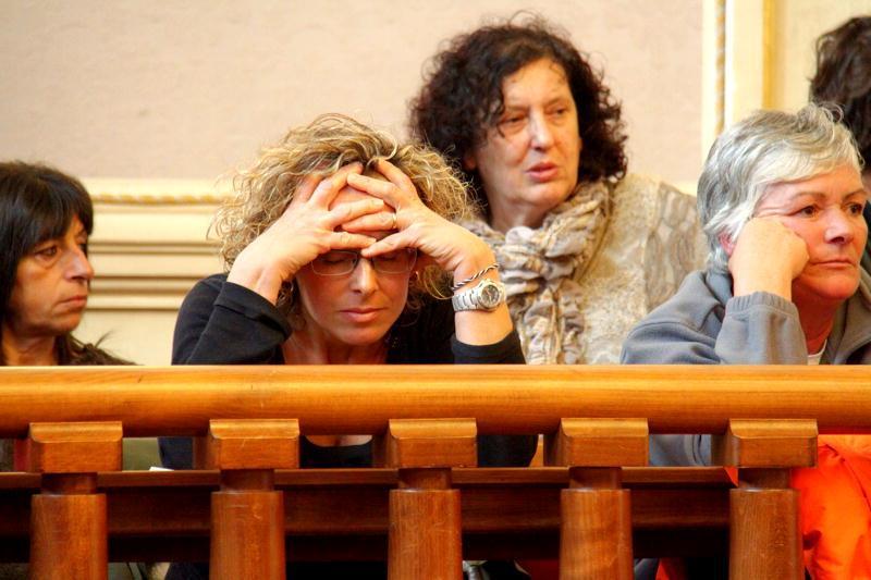 Alcuni lavoratori della Coplat durante la seduta della commissione nel salone consiliare (Marzi/Pentafoto)