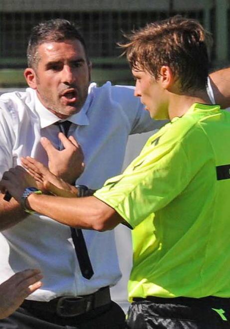 Lucarelli: «I tre errori della terna arbitrale sono stati decisivi» 