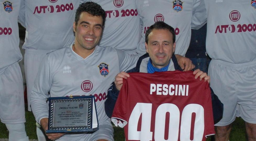 Andrea Pescini festeggiato per le 400 presenza in granata