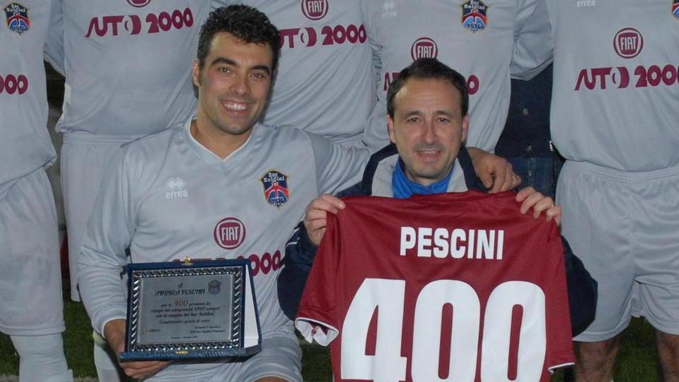 Andrea Pescini festeggiato per le 400 presenza in granata