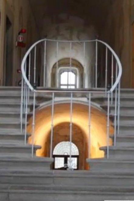 La Certosa mai vista ripresa da un drone Bella, ma anche ferita 