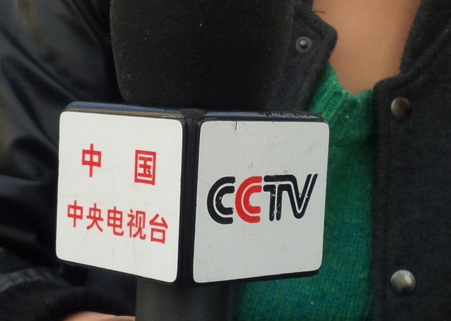 Schettino show davanti alle tv straniere 