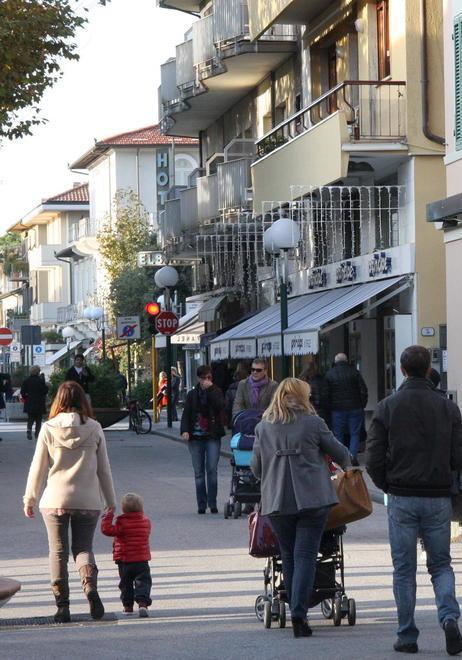 Sos dei negozianti: bisogna dire basta ai centri commerciali 