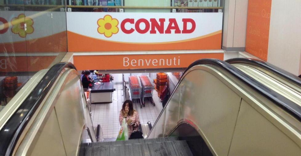 Ruba pane e cioccolato per fame il supermarket non lo denuncia 