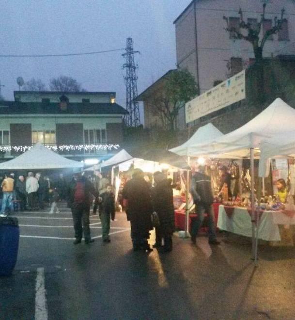 Il primo mercatino di Natale vince anche sul maltempo