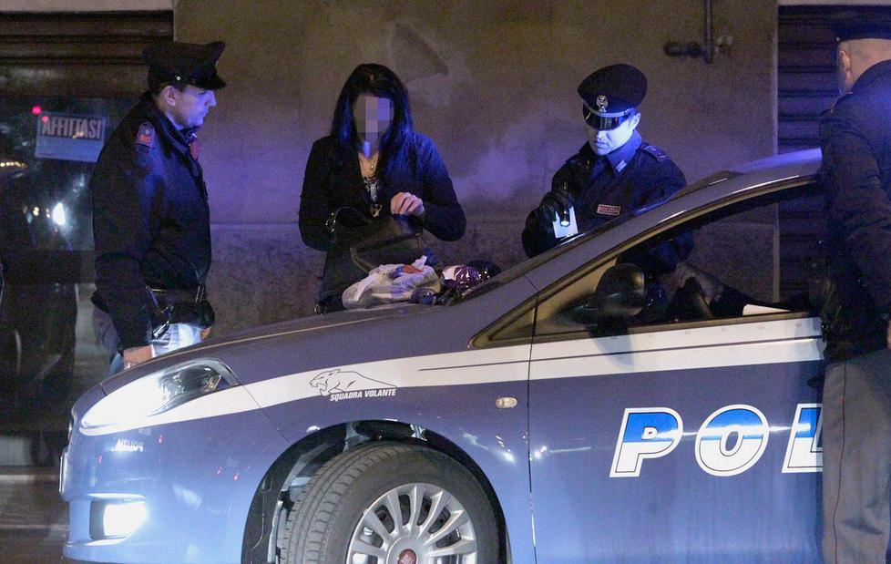 «Devi prostituirti», botte e ricatti 