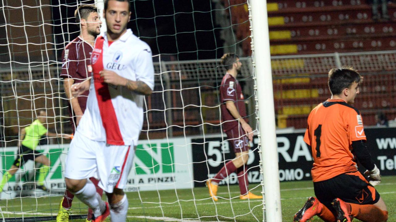 Giusepep Giovinco dopo il gol a Pontedera (foto Silvi)