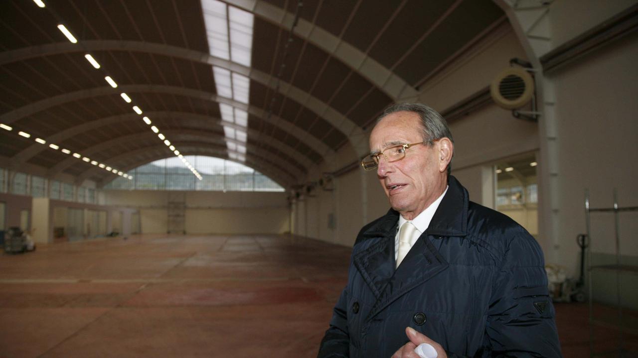 L'imprenditore Aldo Puccetti nel capannone dell'ex Apice
