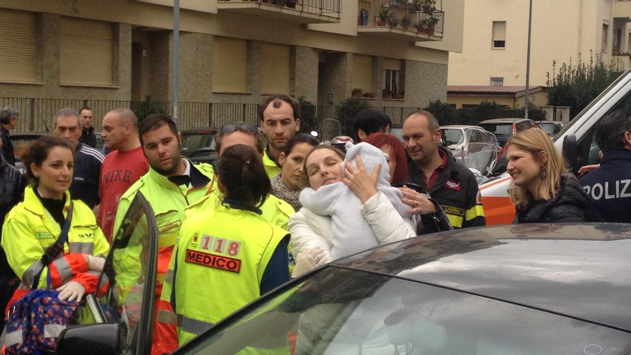 La mamma può riabbracciare il suo bimbo