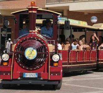 Tutti a bordo: in centro storico torna il trenino delle feste
