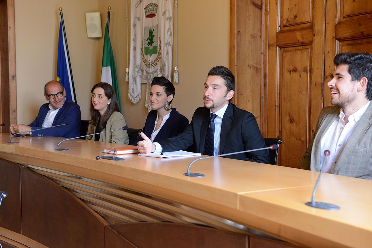 Primo da destra l'assessore alla cultura Massimo Vannuccini (foto Gori)