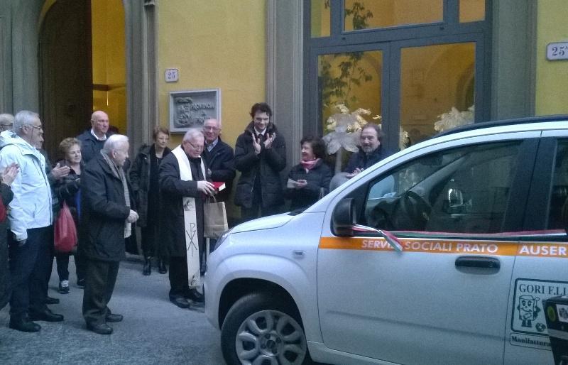 L'auto donata all'Auser