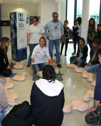 I ragazzi imparano l’importanza dell’uso dei defibrillatori 