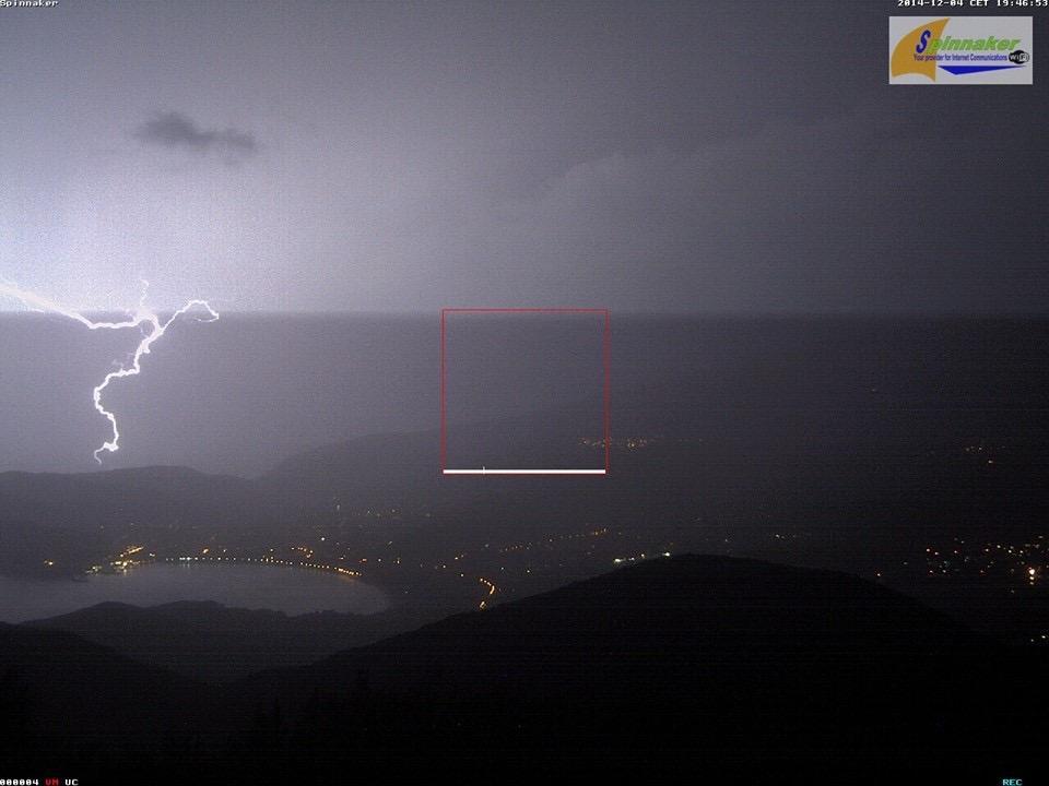 Un fulmine si scarica su Marina di Campo (foto di Protezione civile Elba occidentale)