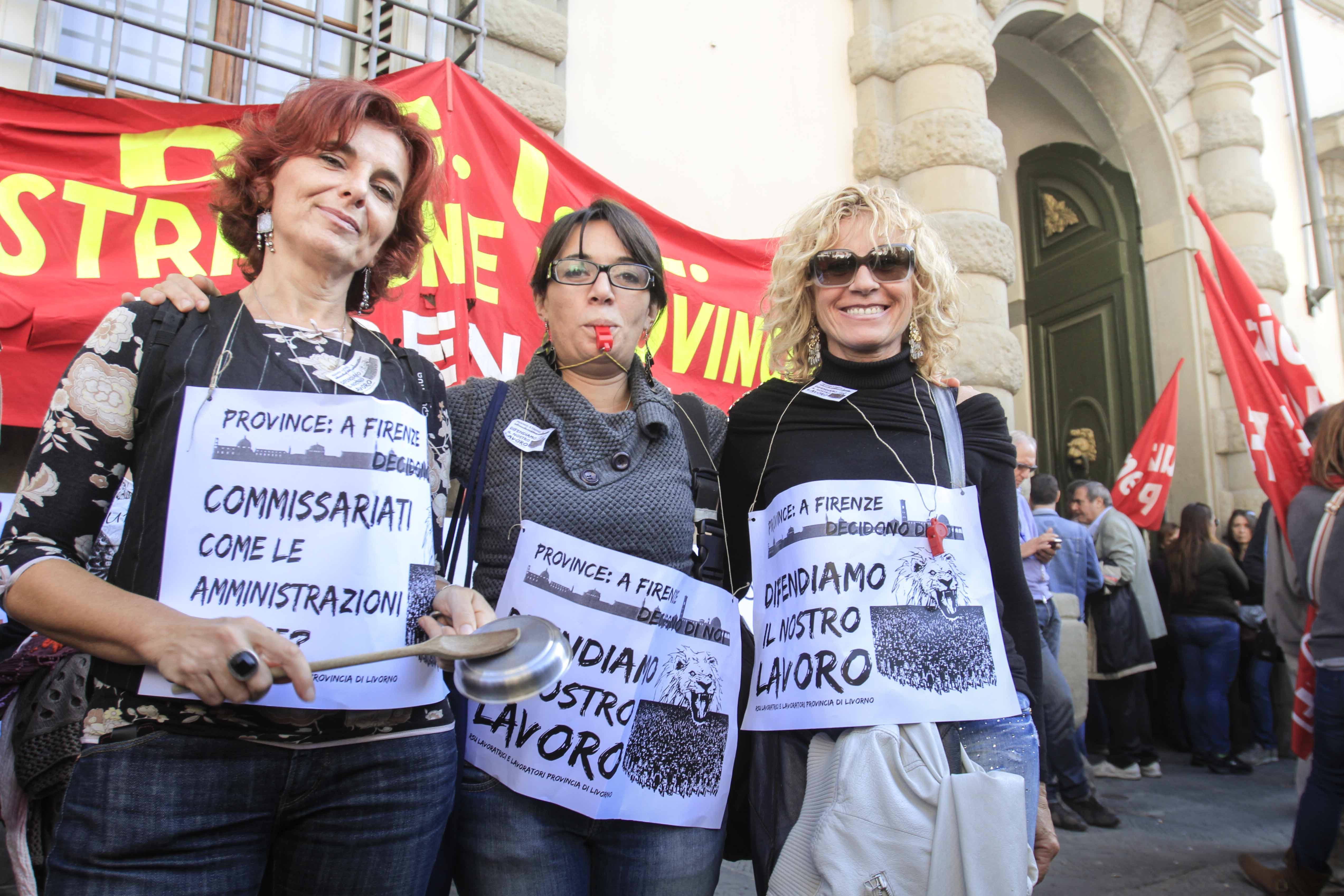 Una manifestazione di lavoratori della Provincia di Firenze (Foto archivio Ansa)