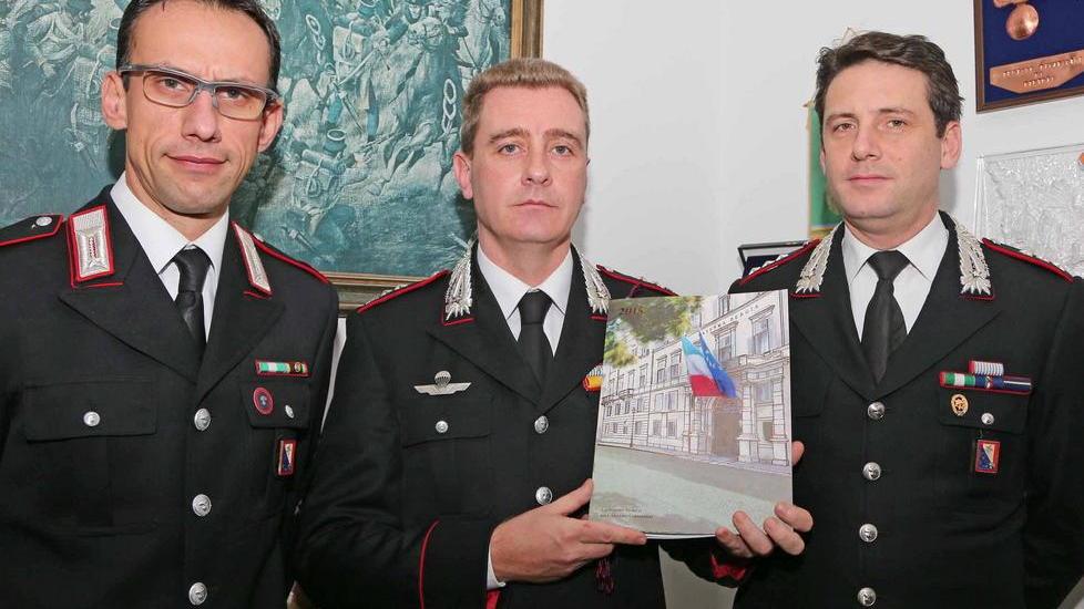 I carabinieri rendono omaggio alla famiglia