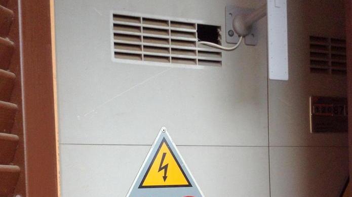Meno tensione alla cabina sotto accusa