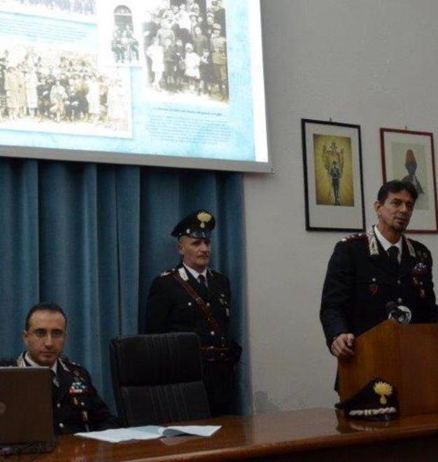 Il carabiniere e la famiglia raccontati nel calendario storico del 2015 dell’Arma