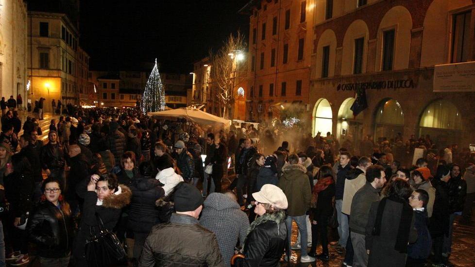 Niente musica per arginare la ressa del Camel Ponce