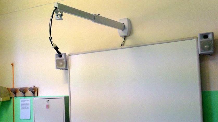 Rubate le Lim dalla scuola media 5