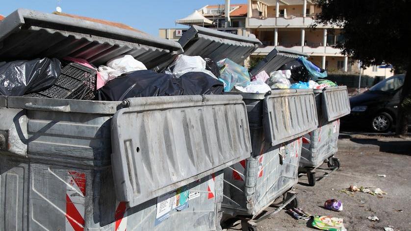 Rifiuti, si cambia: in gara il servizio porta a porta