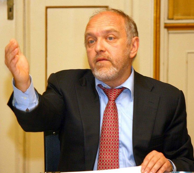 "Manager nelle aziende al posto di politici? Costano di più"