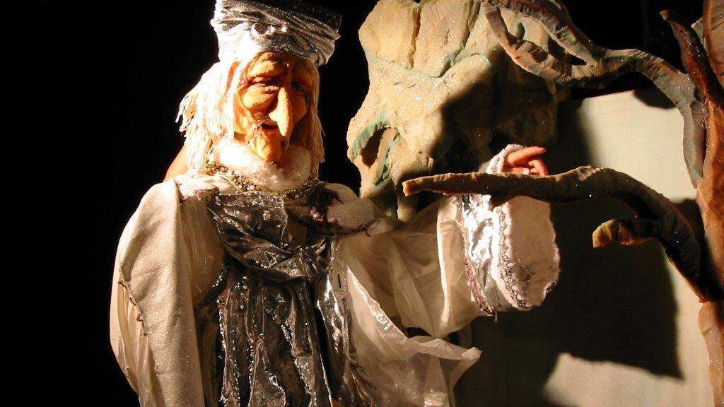 Arriva la Befana, burattini in scena al Lux