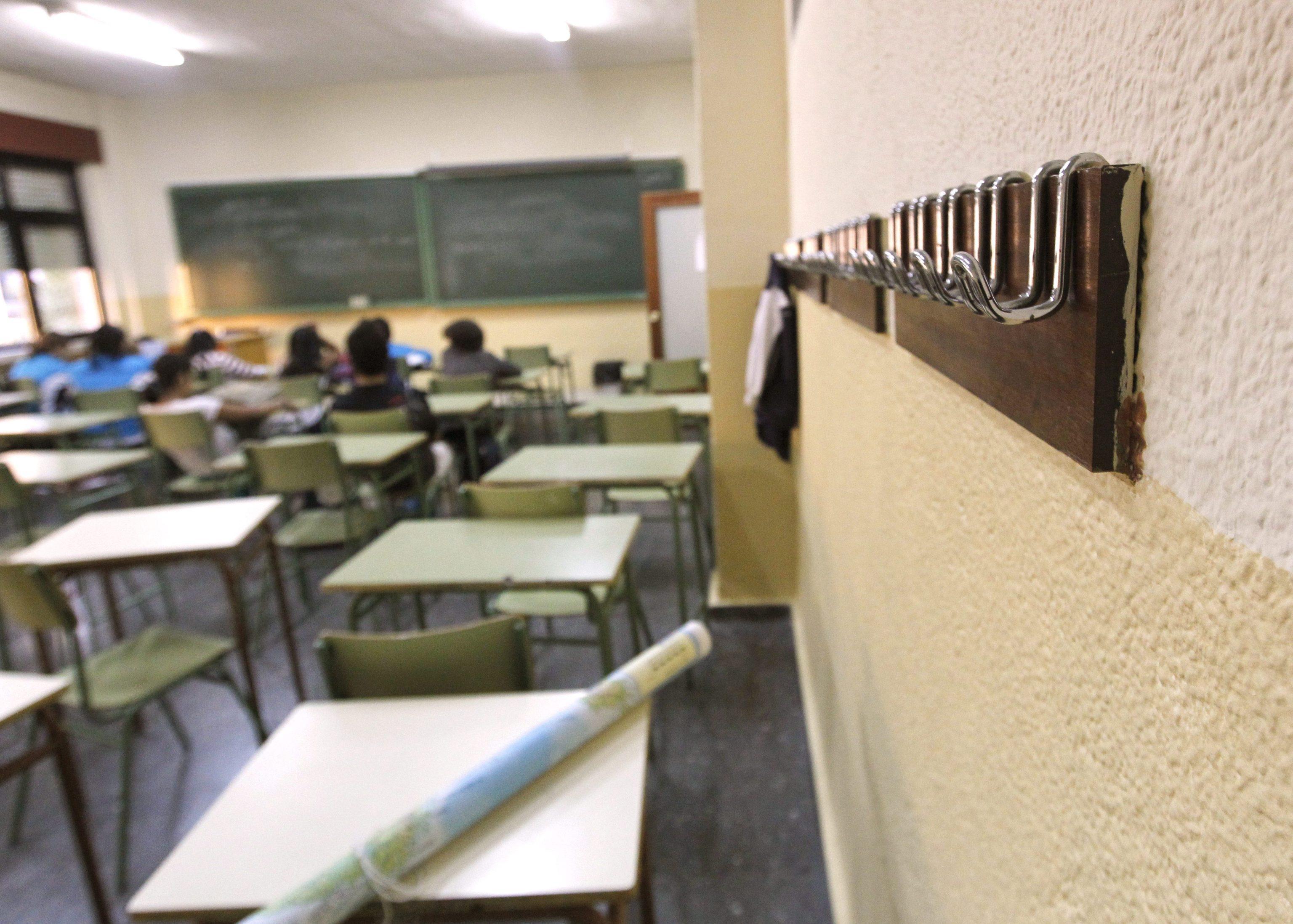 Scuola, ecco le linee guida per settembre: classi divise in gruppi e tutti in aula anche il sabato 