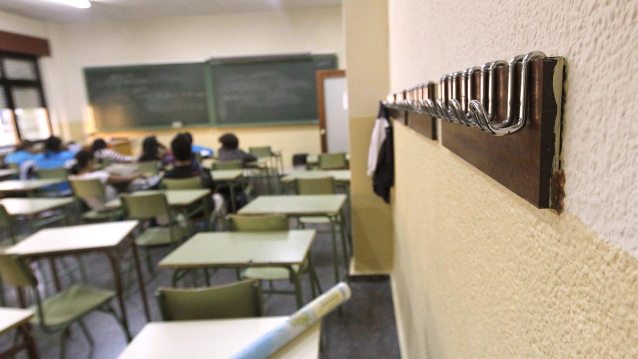 Scuola, ecco le linee guida per settembre: classi divise in gruppi e tutti in aula anche il sabato