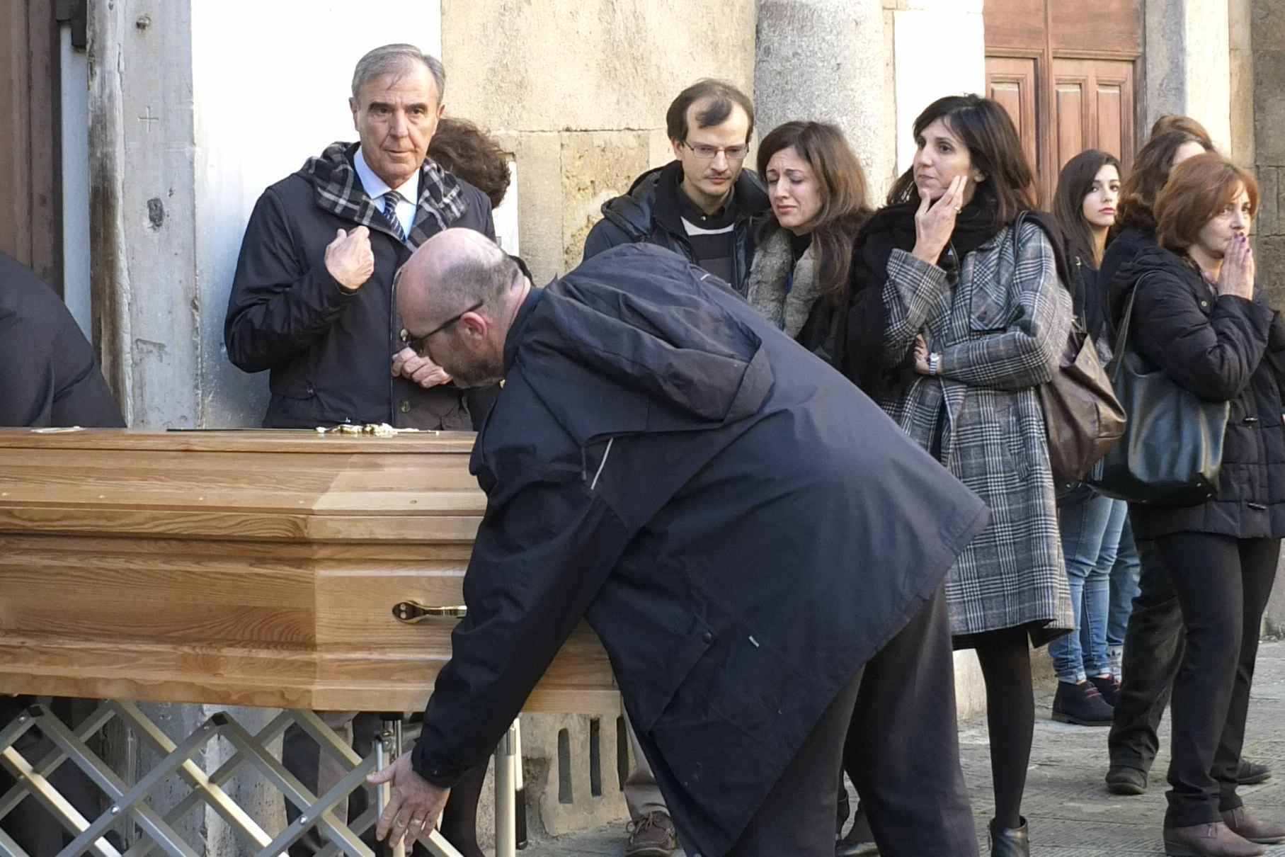 Un momento dei funerali della professoressa Salibra