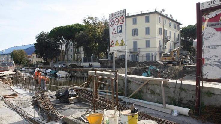 Rivoluzione del traffico per i lavori al ponte girante