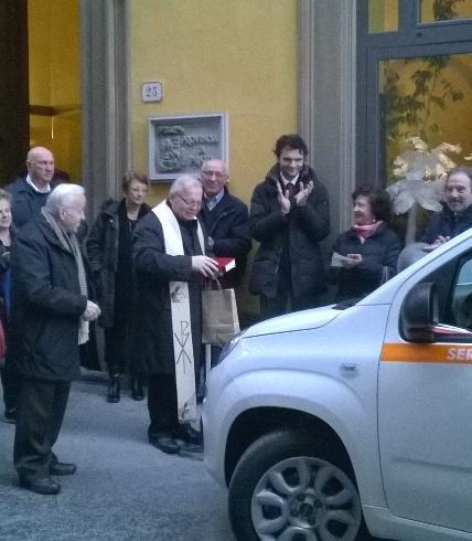 Donata un’auto all’Auser Taglio del nastro con Biffoni
