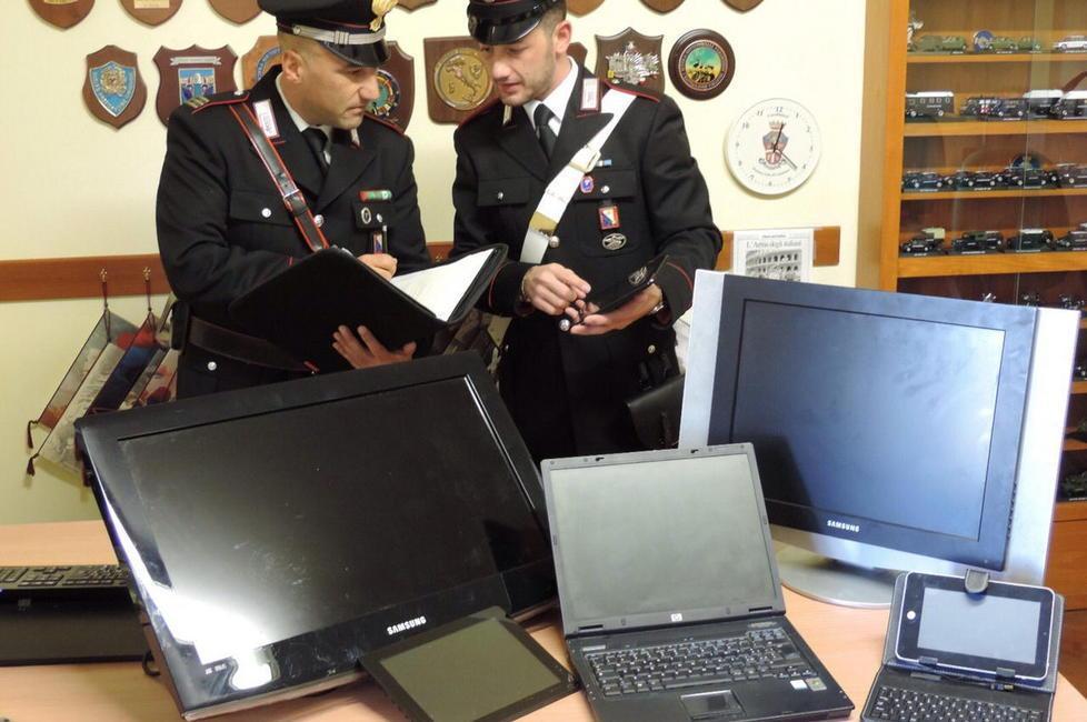 I carabinieri di Lido ritrovano televisori pc e tablet rubati 