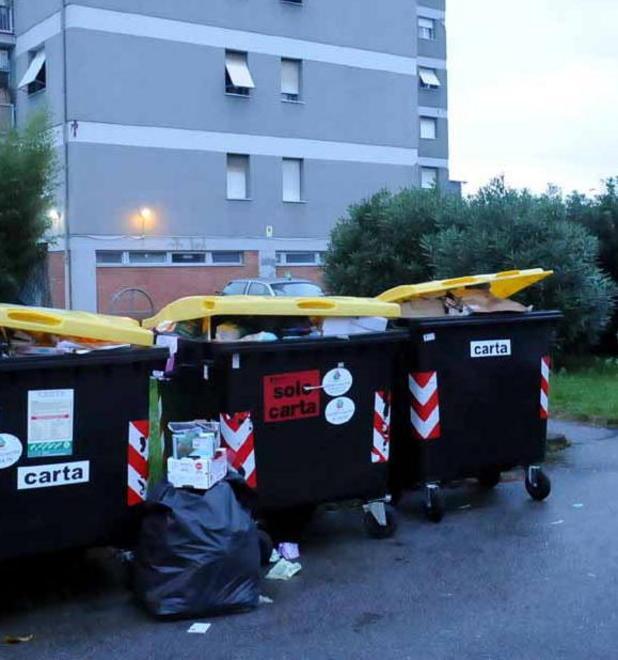 Guerra dei cassonetti al Peep: i rifiuti arrivano da “fuori”