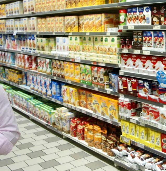 In vista del Natale scaffali blindati Aumentano i controlli nei supermercati